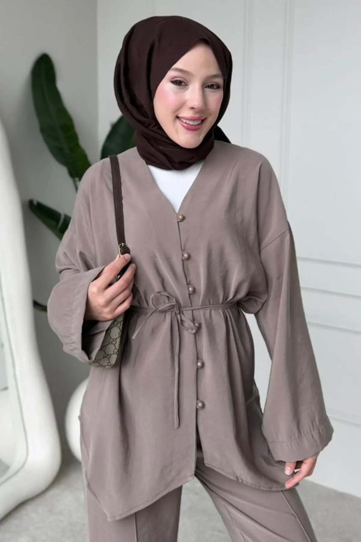 Two Asymmetric Team-detail