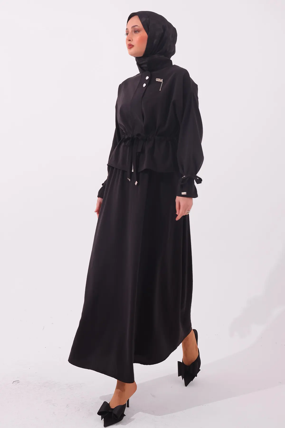 Two-piece Set With Brooch-detail