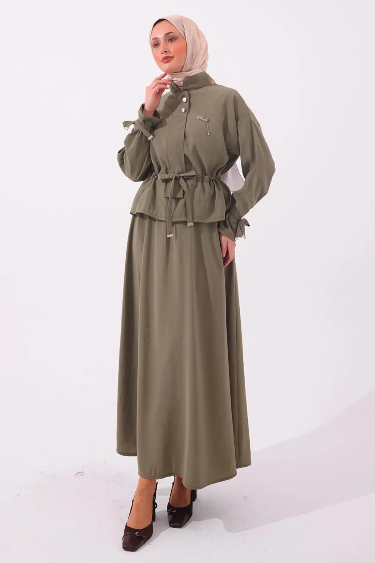 Two-piece Set With Brooch-detail