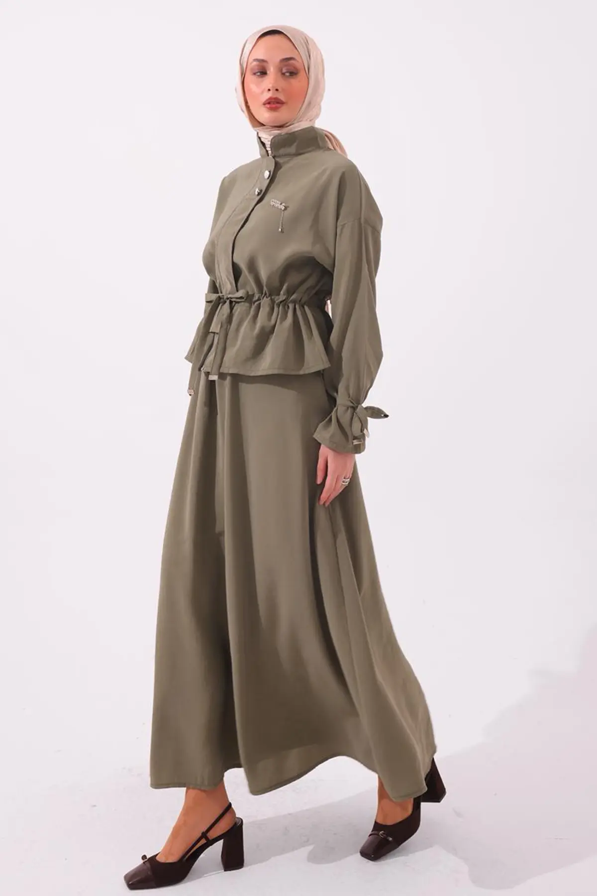 Two-piece Set With Brooch-detail