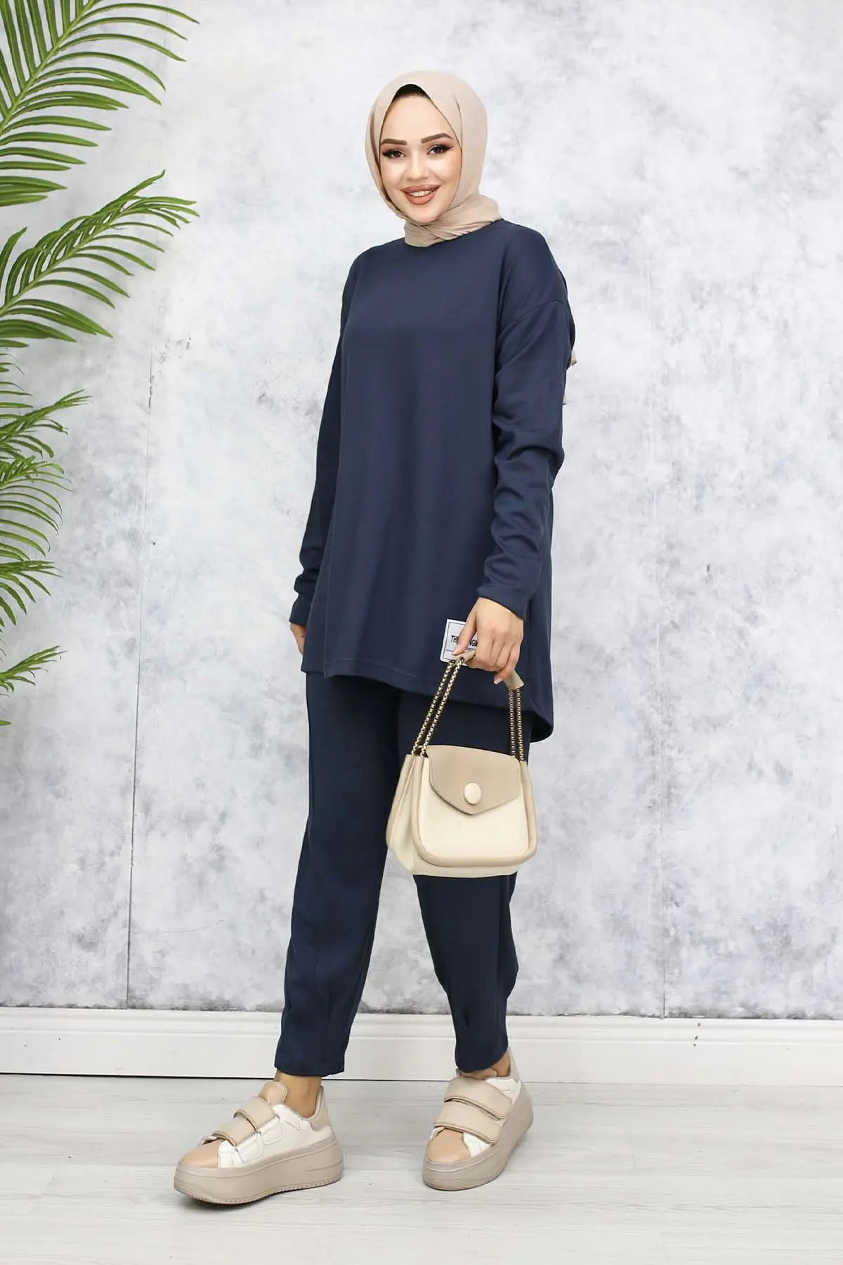 Two Yarn Suit With Coat Of Arms-detail