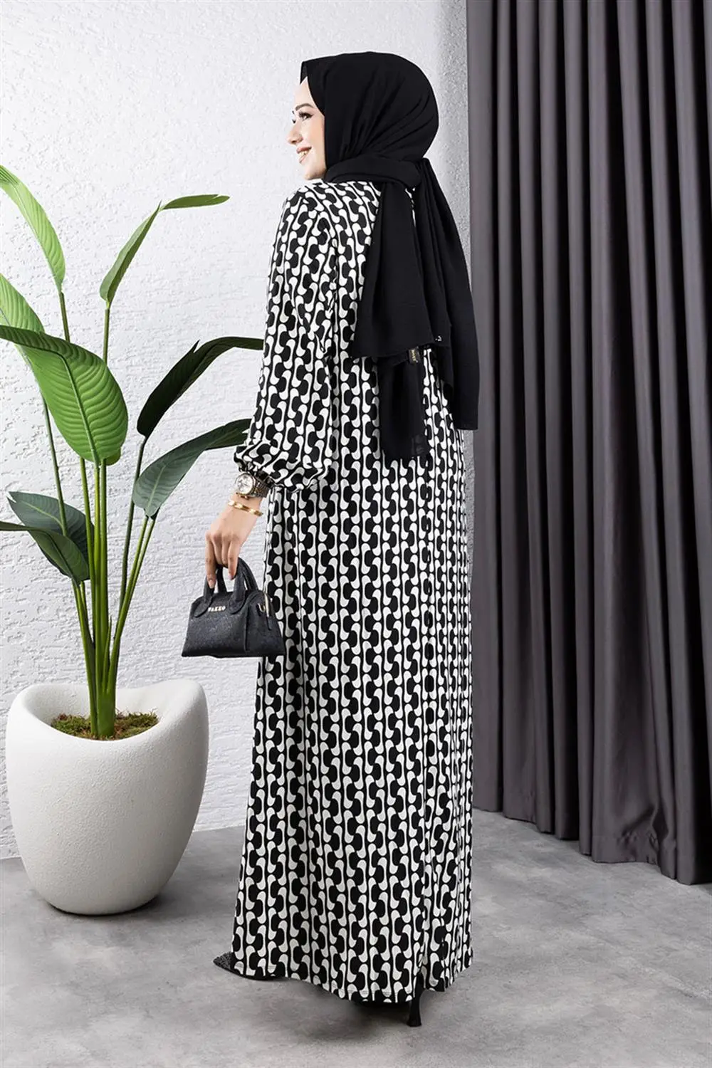 Vera A Pleated Patterned Dress-detail