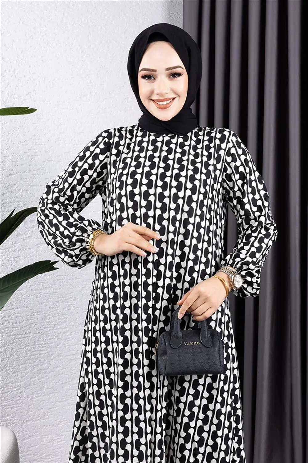 Vera A Pleated Patterned Dress-detail