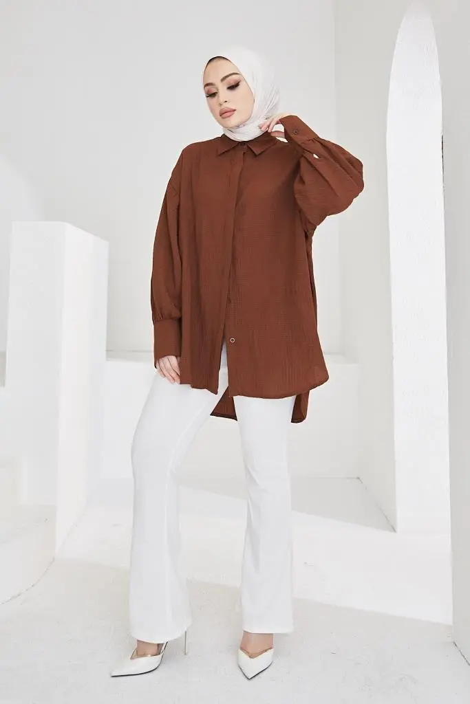 White Spanish Cuffed Fabric Trousers-detail