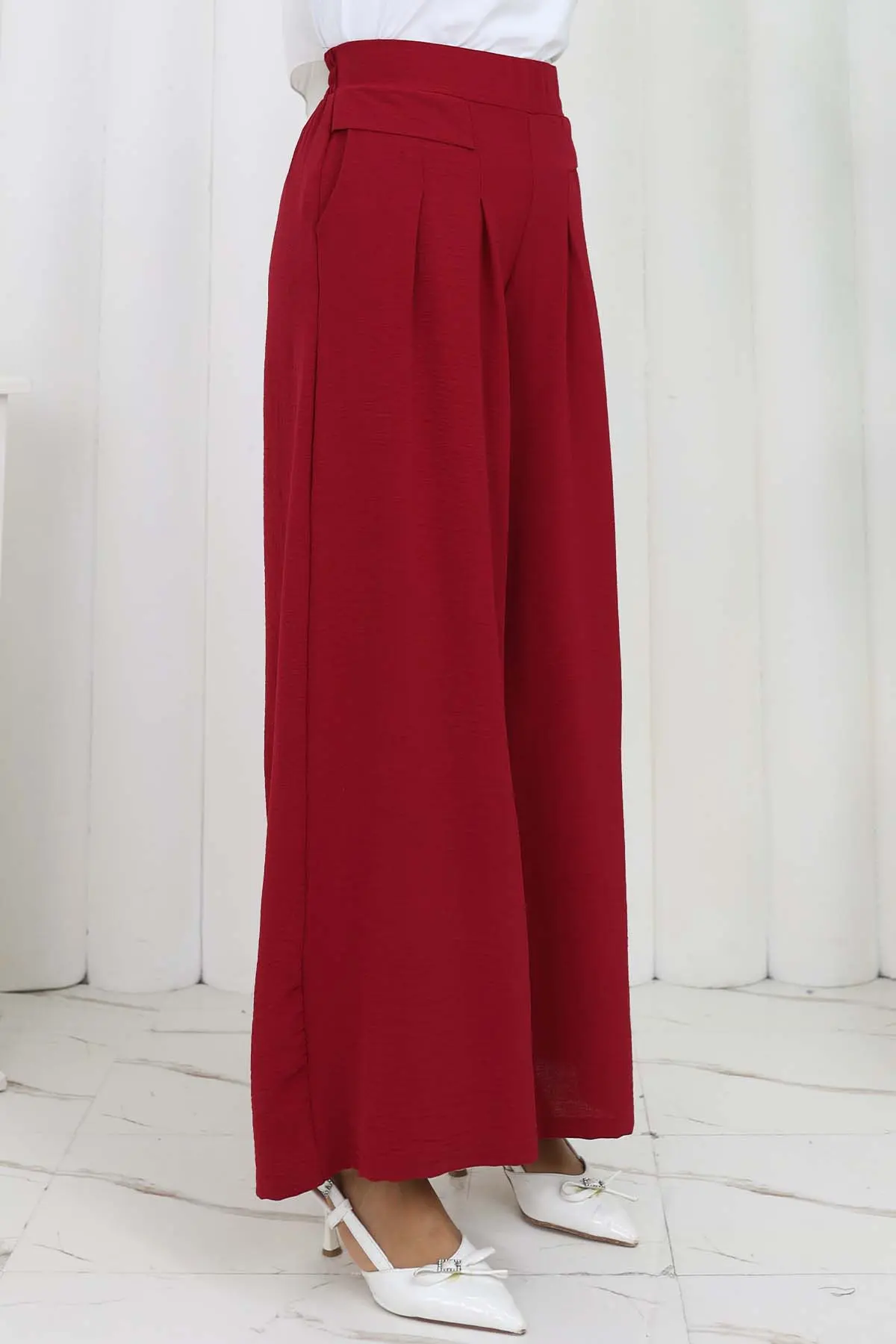 Wide Leg Pleated Trousers-detail