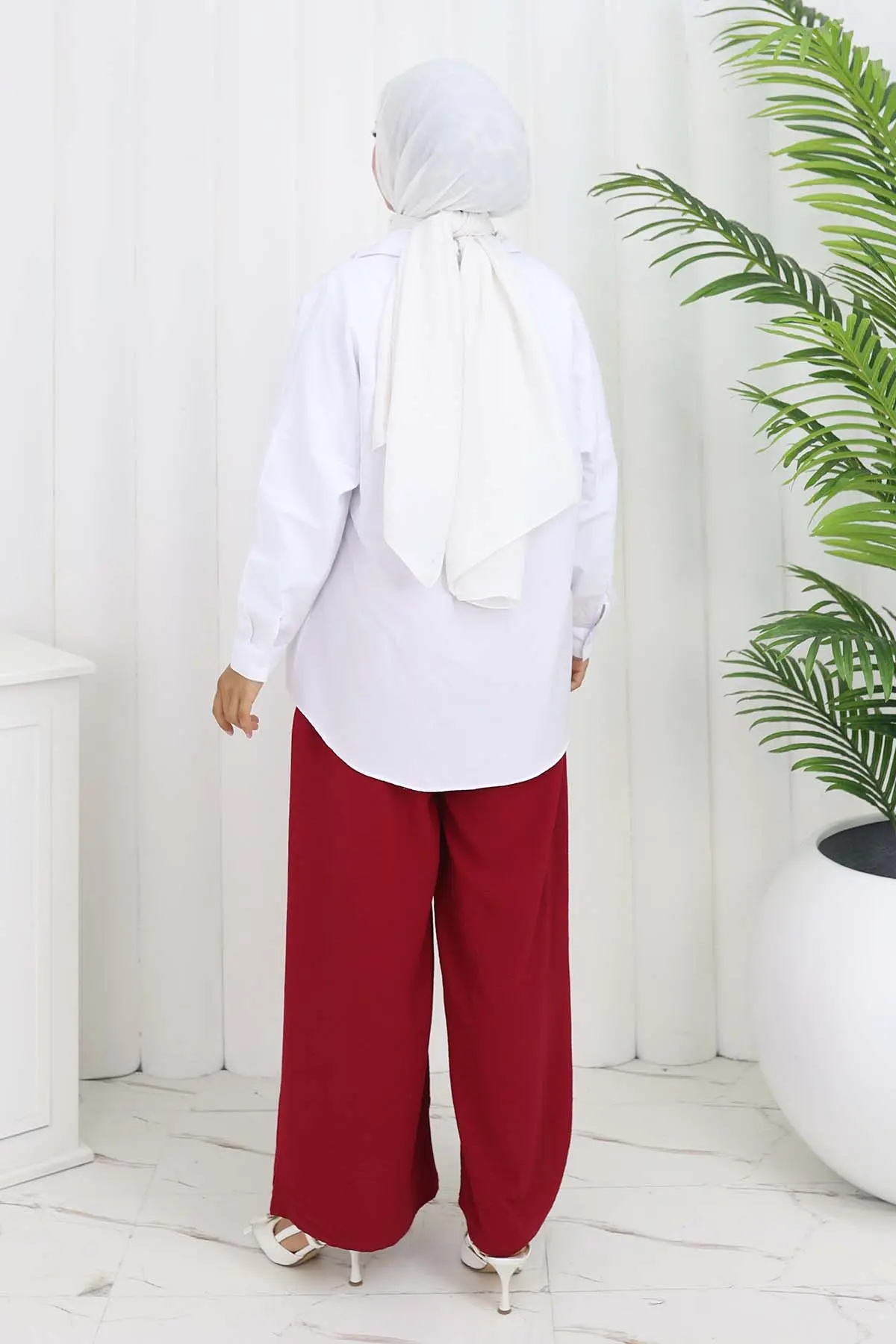 Wide Leg Pleated Trousers-detail