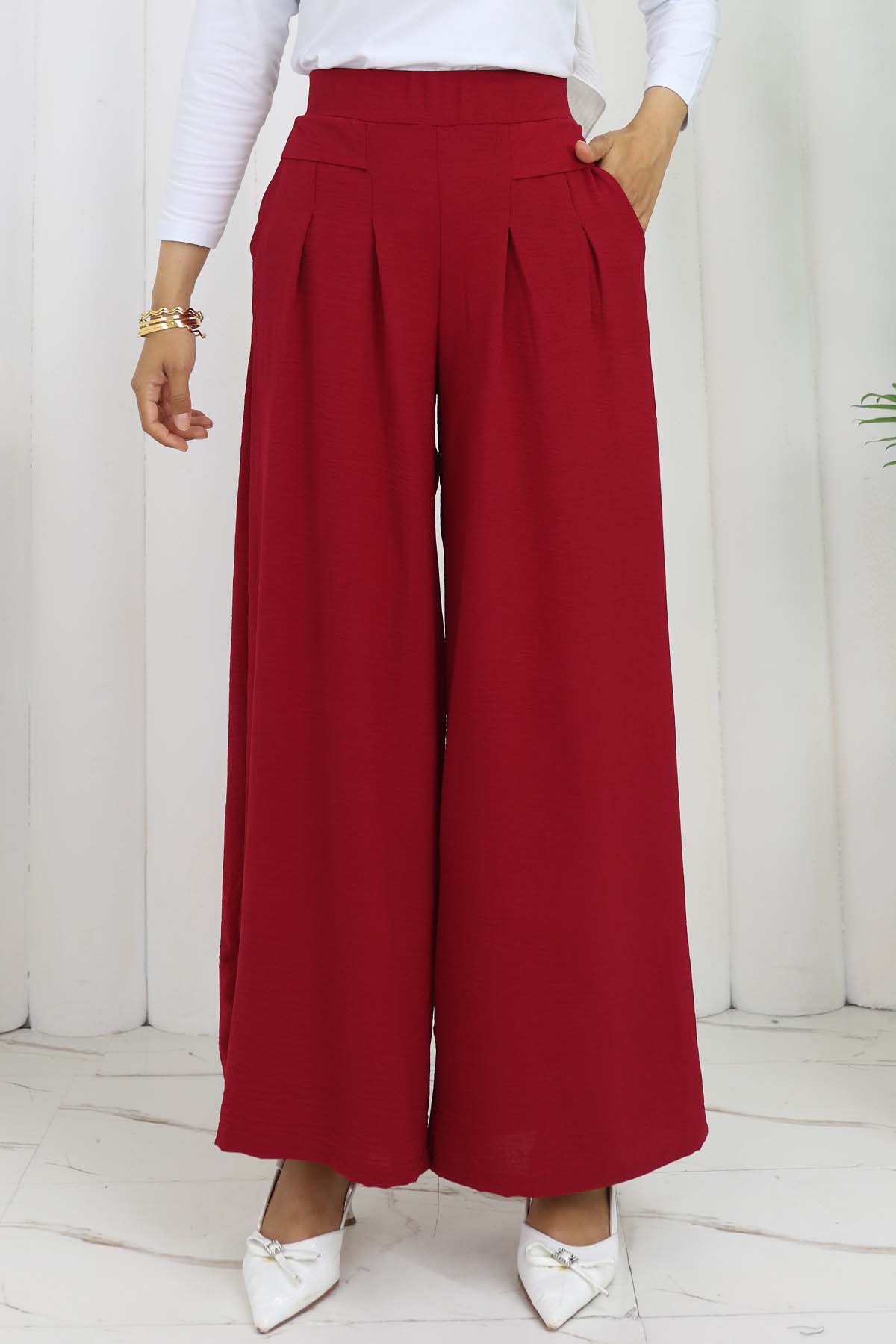 Wide Leg Pleated Trousers