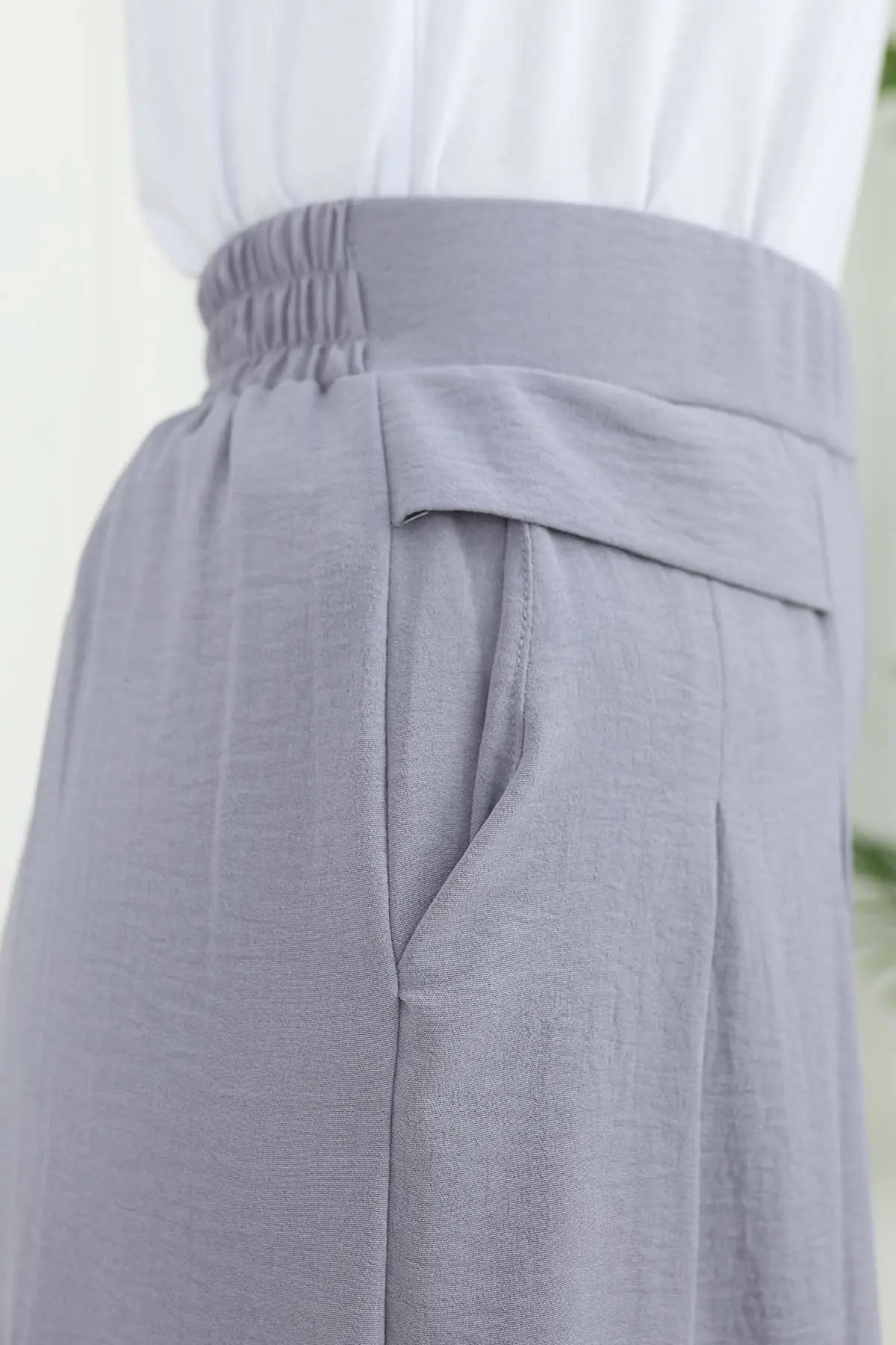 Wide Leg Pleated Trousers-detail