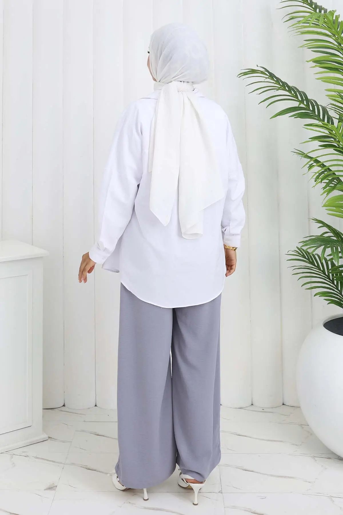 Wide Leg Pleated Trousers-detail