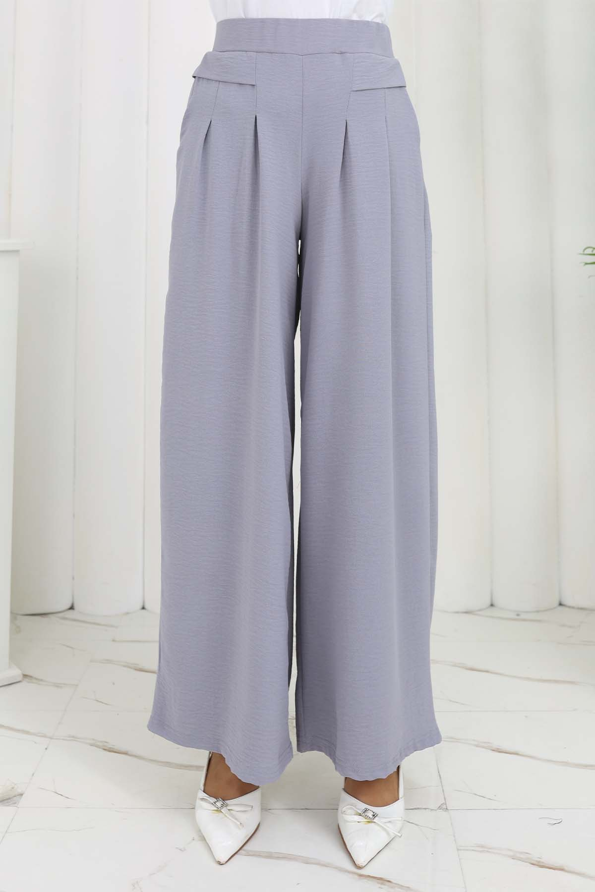 Wide Leg Pleated Trousers