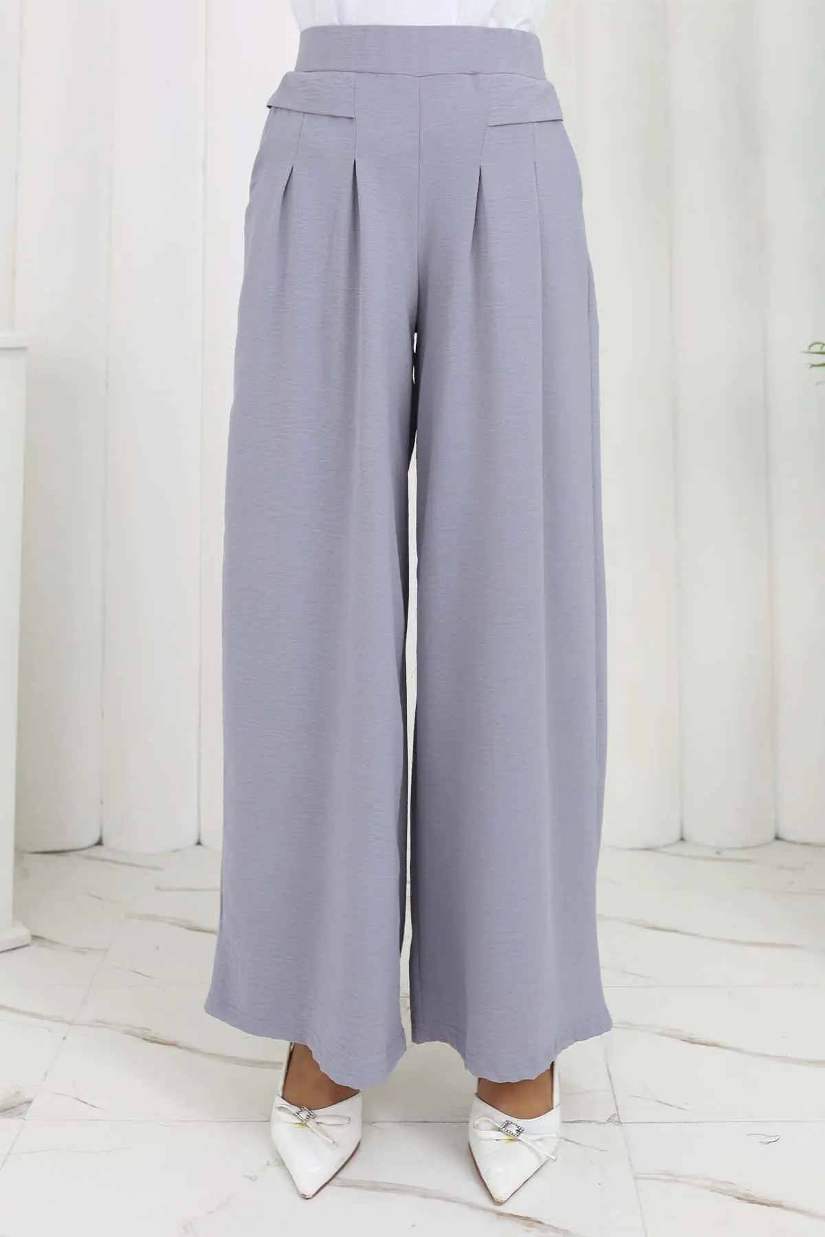 Wide Leg Pleated Trousers