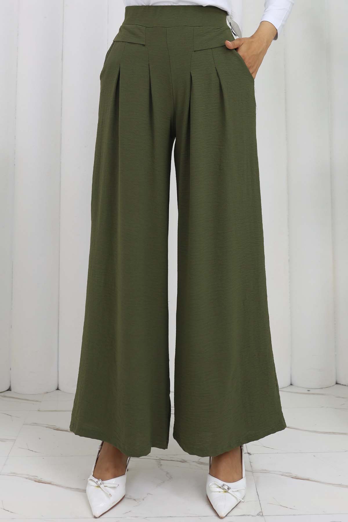 Wide Leg Pleated Trousers
