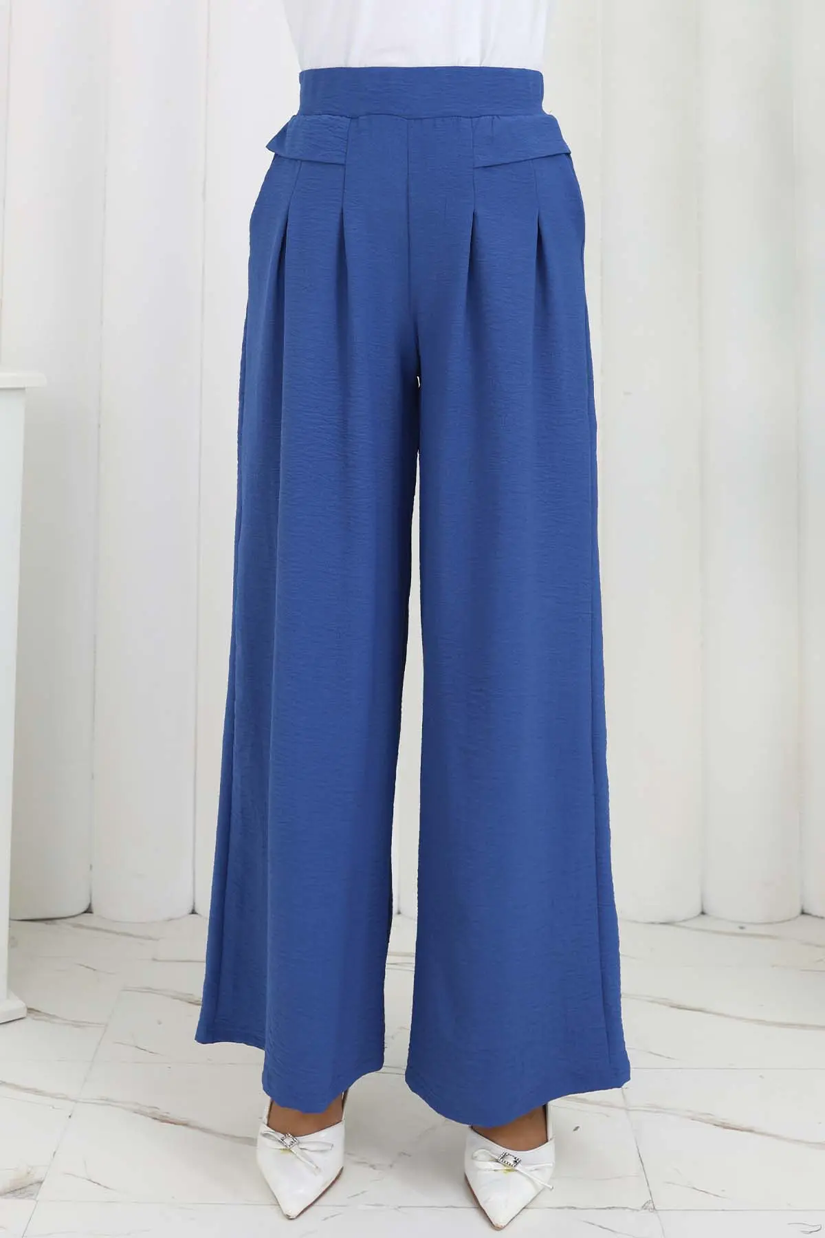 Wide Leg Pleated Trousers-detail