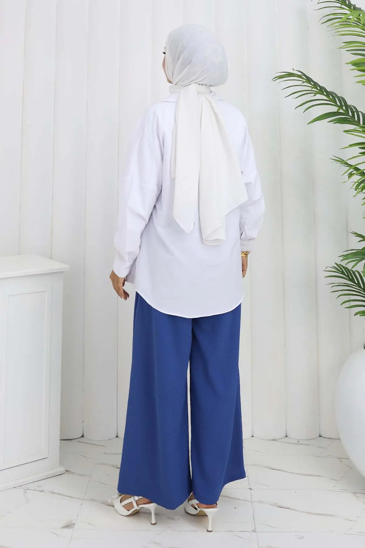 Wide Leg Pleated Trousers-detail