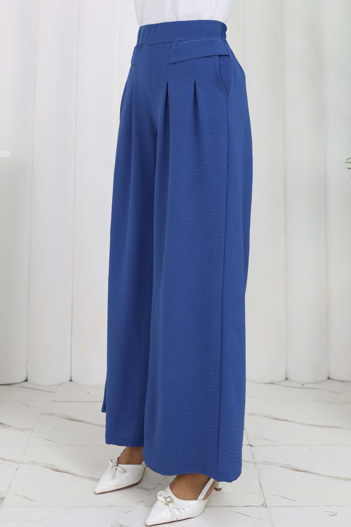 Wide Leg Pleated Trousers