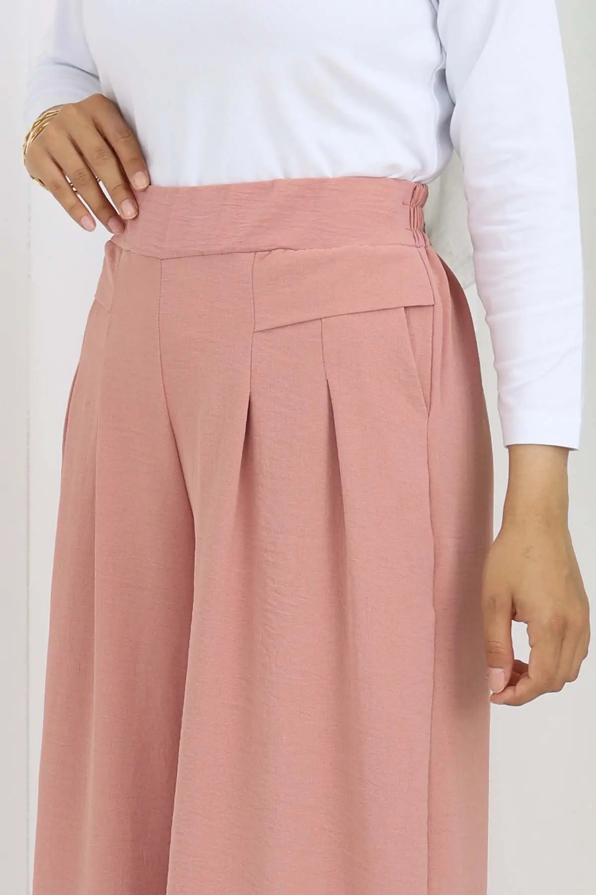 Wide Leg Pleated Trousers-detail