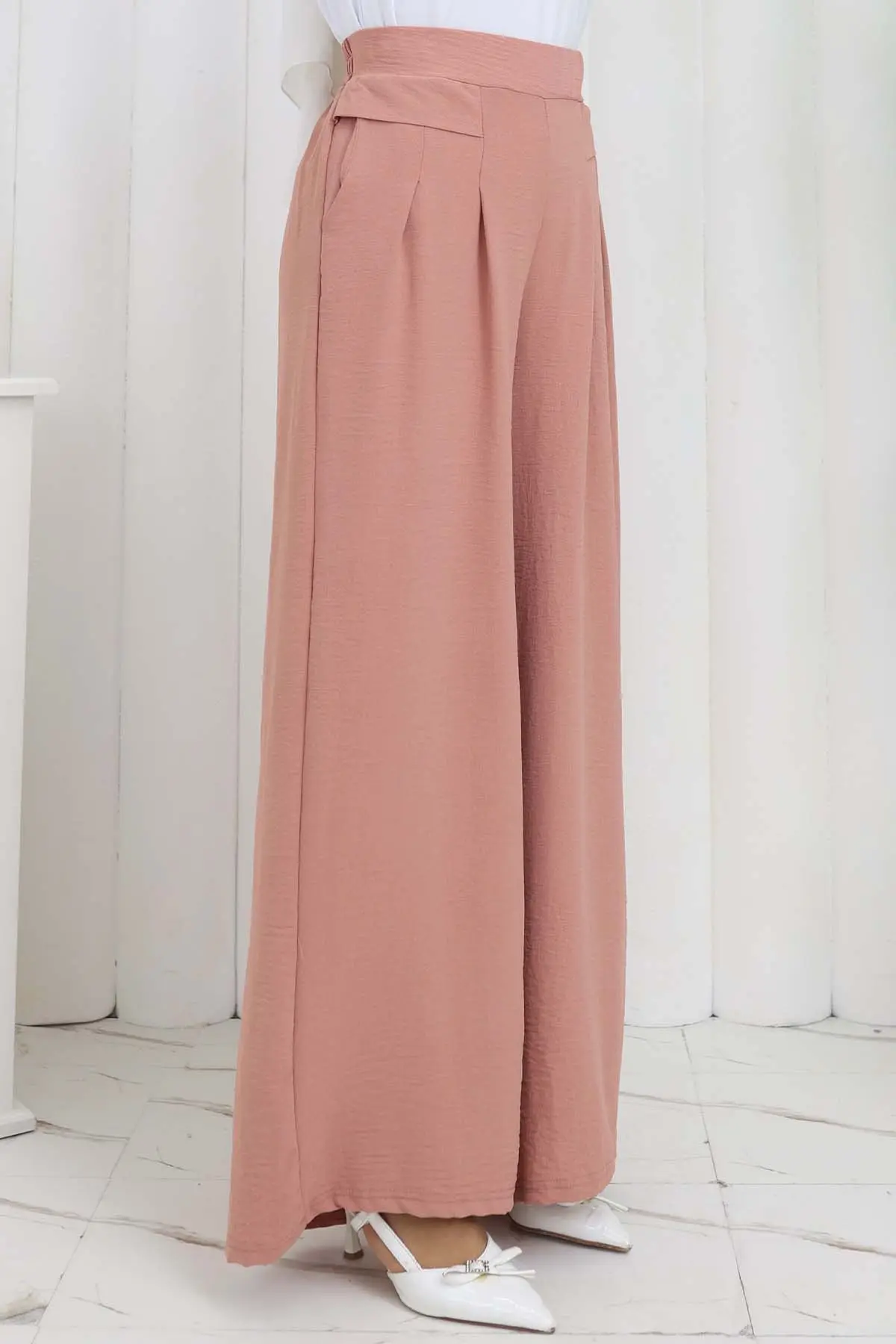 Wide Leg Pleated Trousers-detail