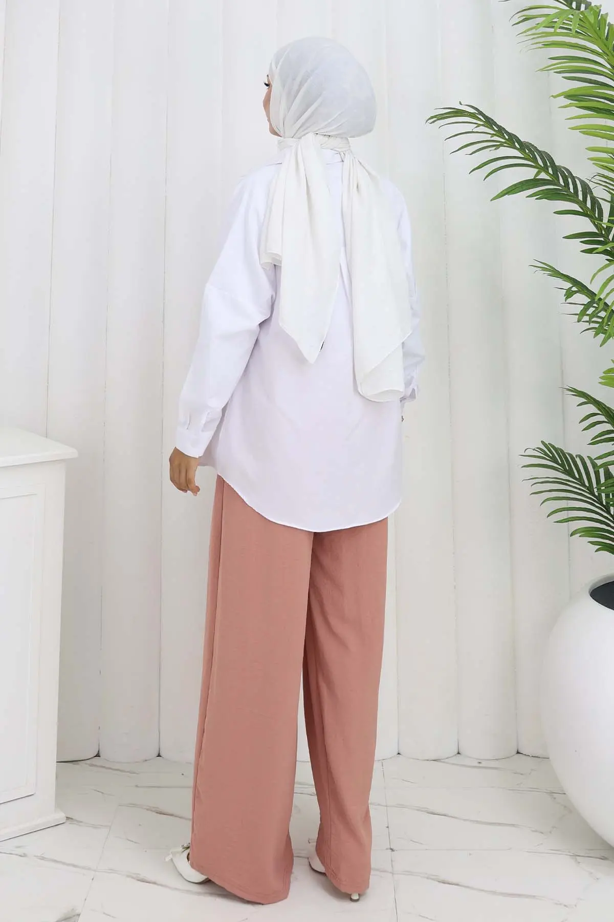 Wide Leg Pleated Trousers-detail