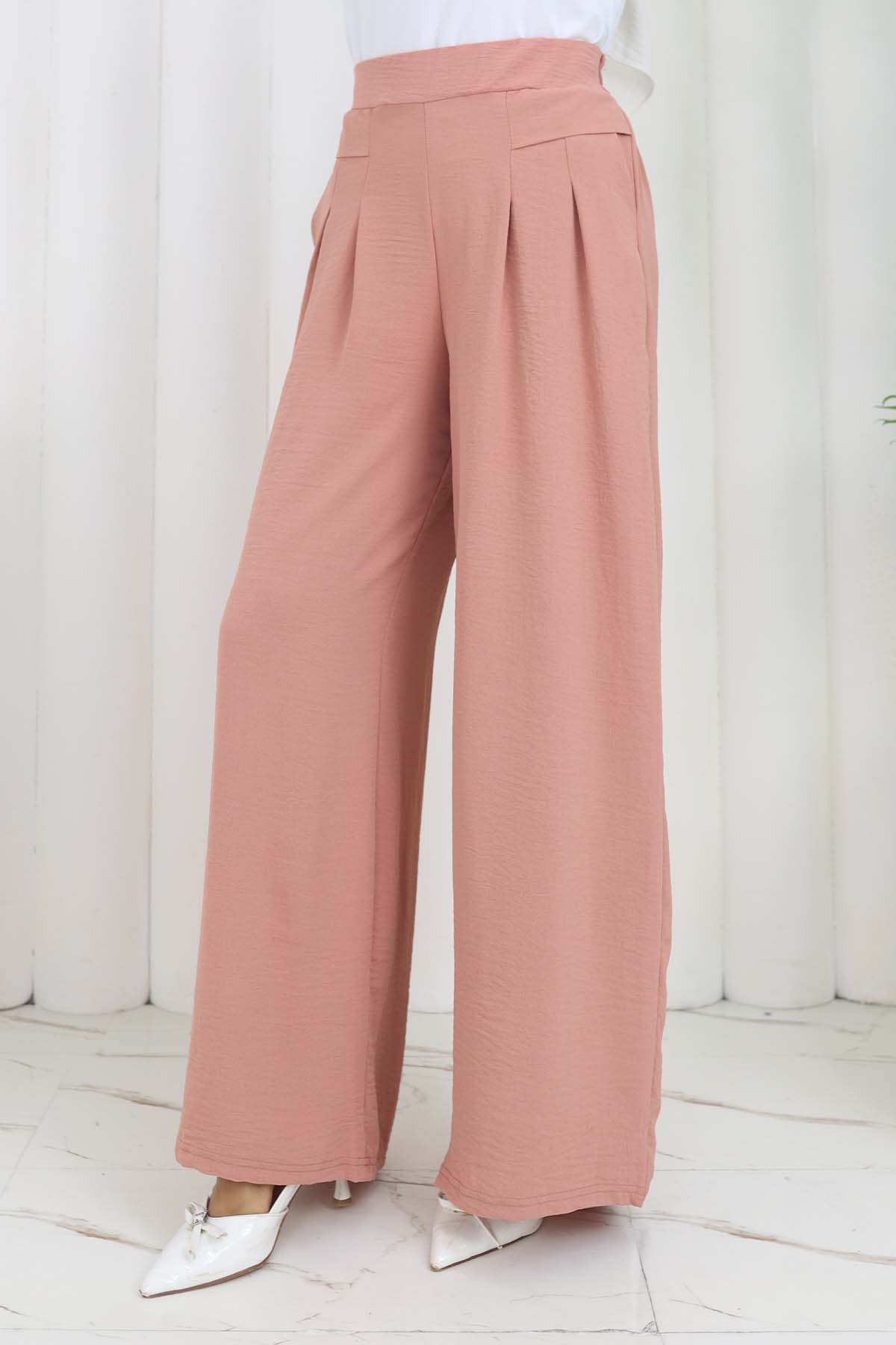 Wide Leg Pleated Trousers