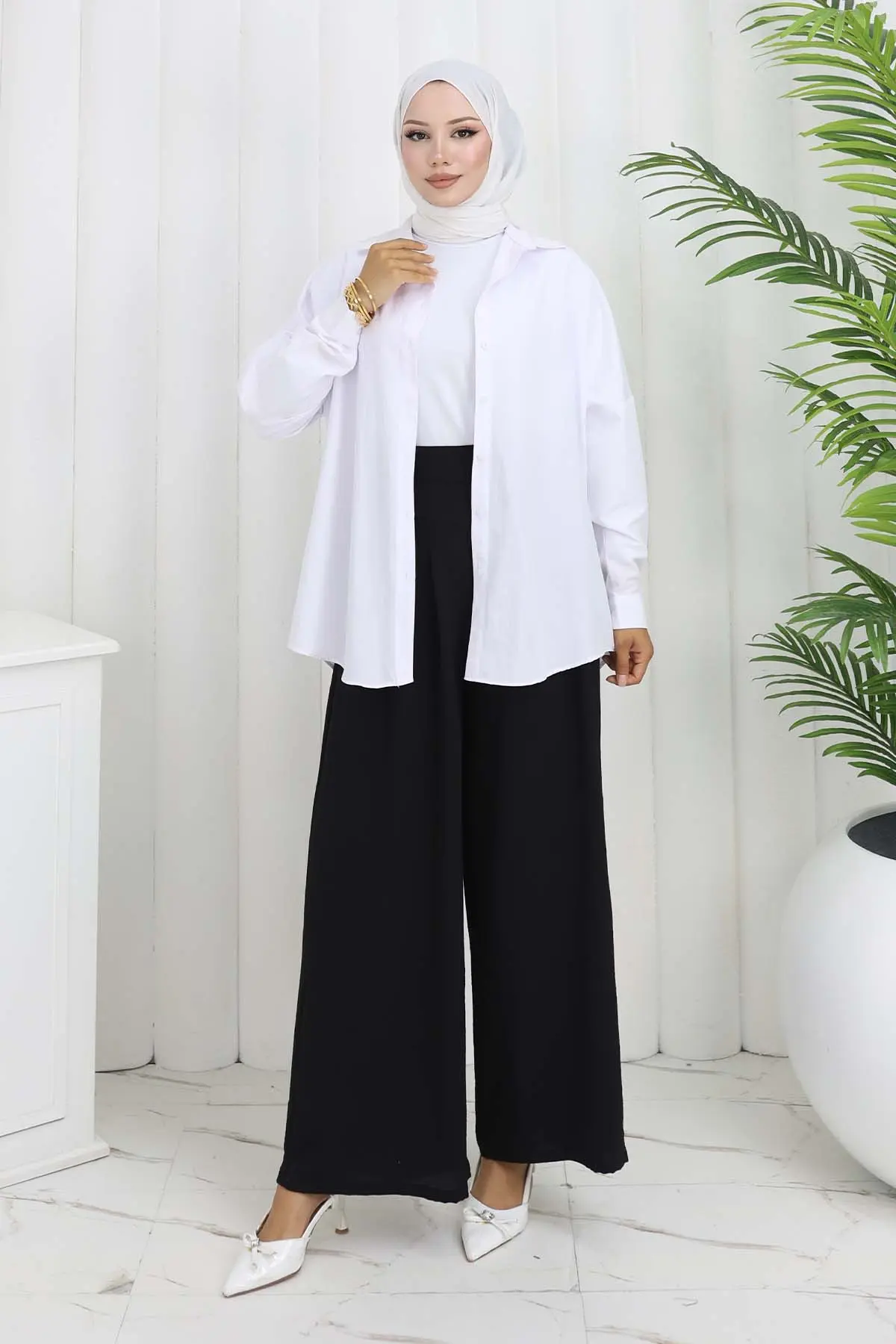 Wide Leg Pleated Trousers-detail