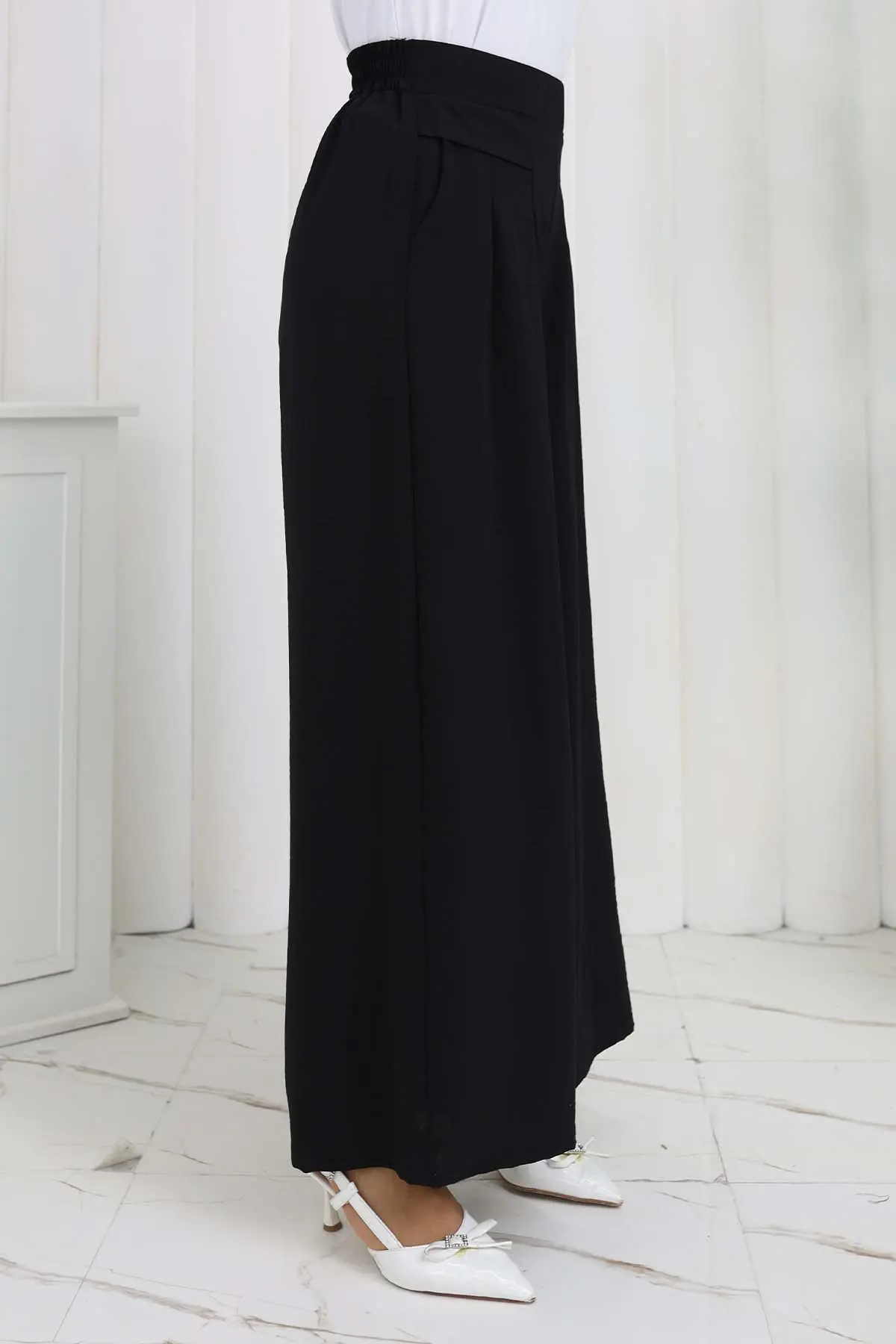 Wide Leg Pleated Trousers-detail