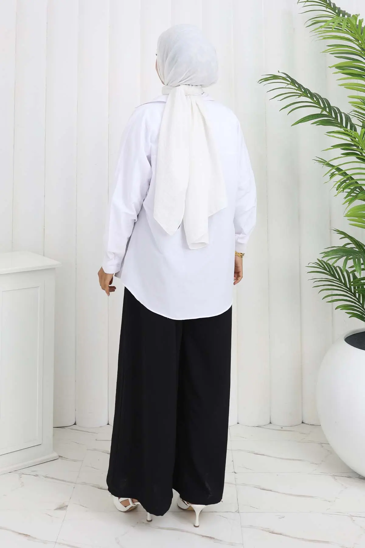 Wide Leg Pleated Trousers-detail