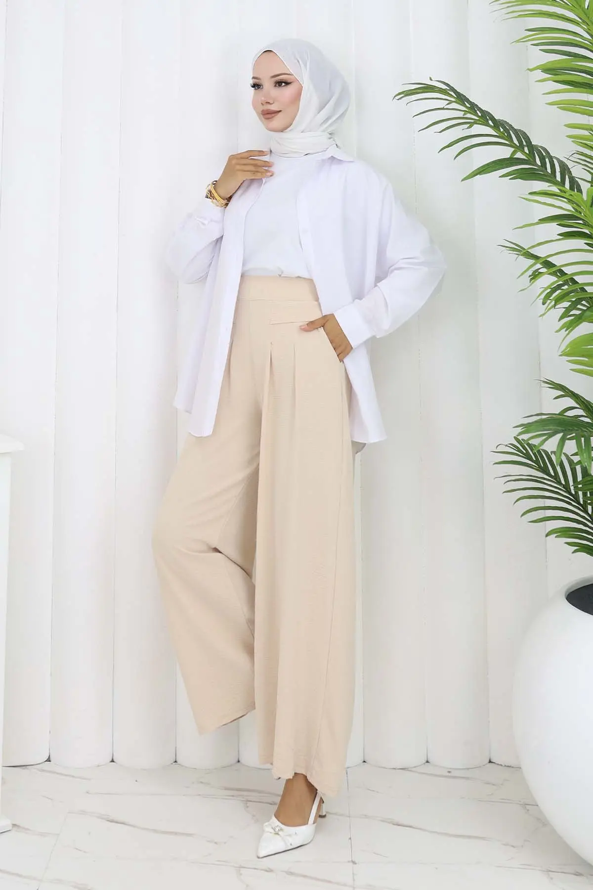 Wide Leg Pleated Trousers-detail
