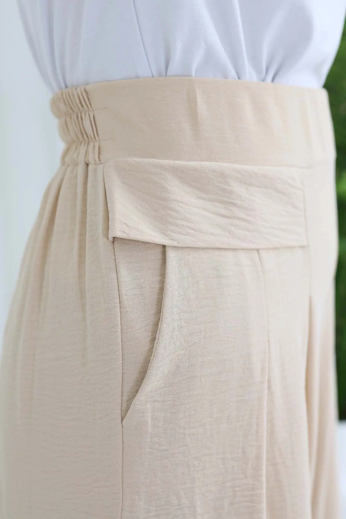 Wide Leg Pleated Trousers-detail