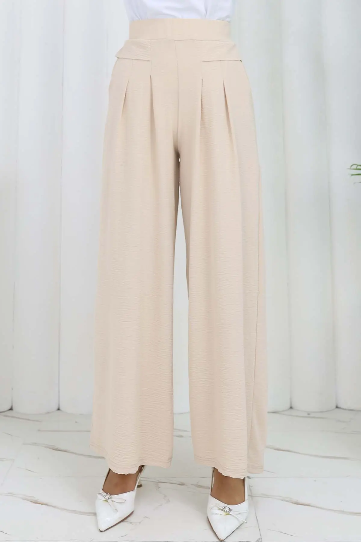 Wide Leg Pleated Trousers-detail