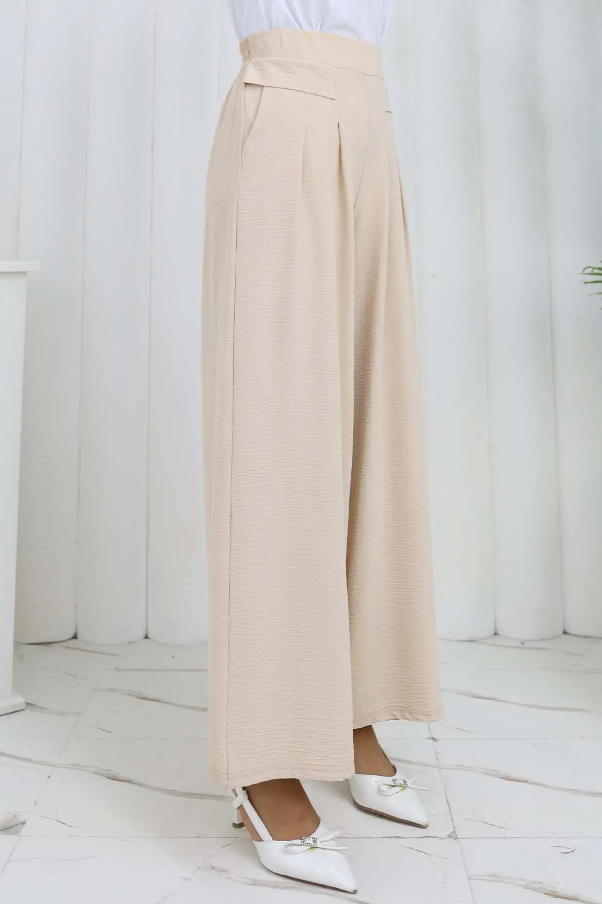 Wide Leg Pleated Trousers-detail