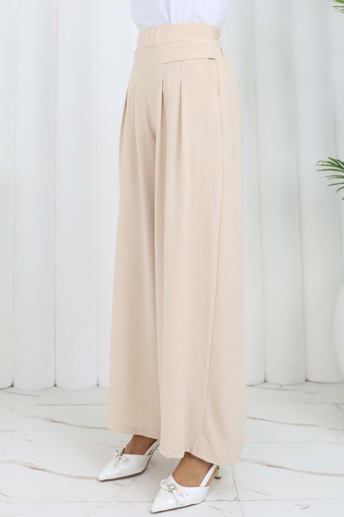 Wide Leg Pleated Trousers