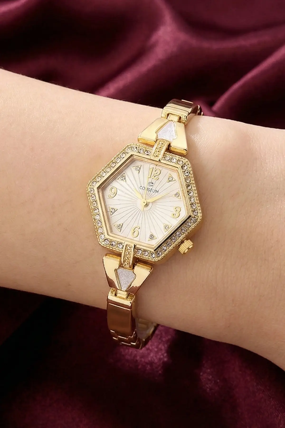 Women's Gold Watch-detail