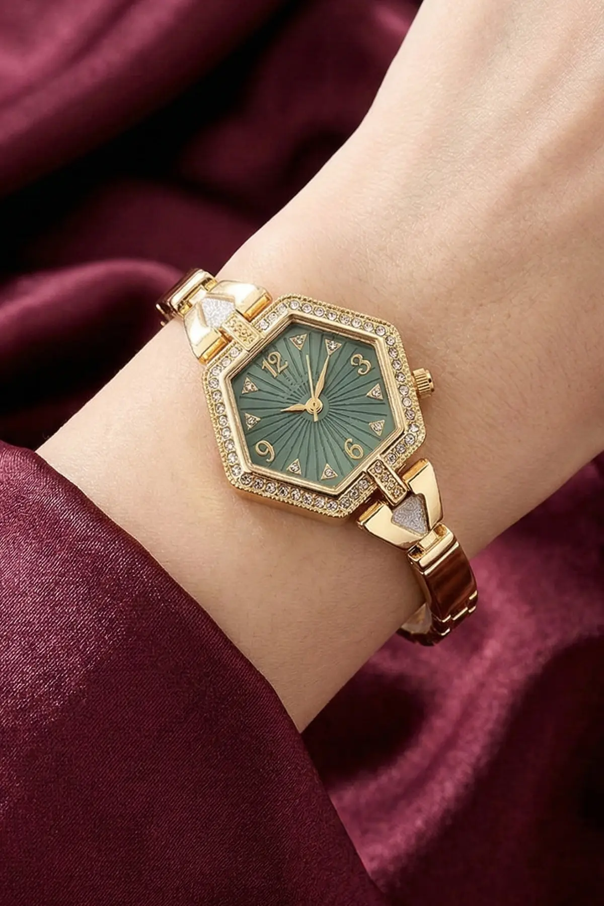 Women's Gold Watch-detail