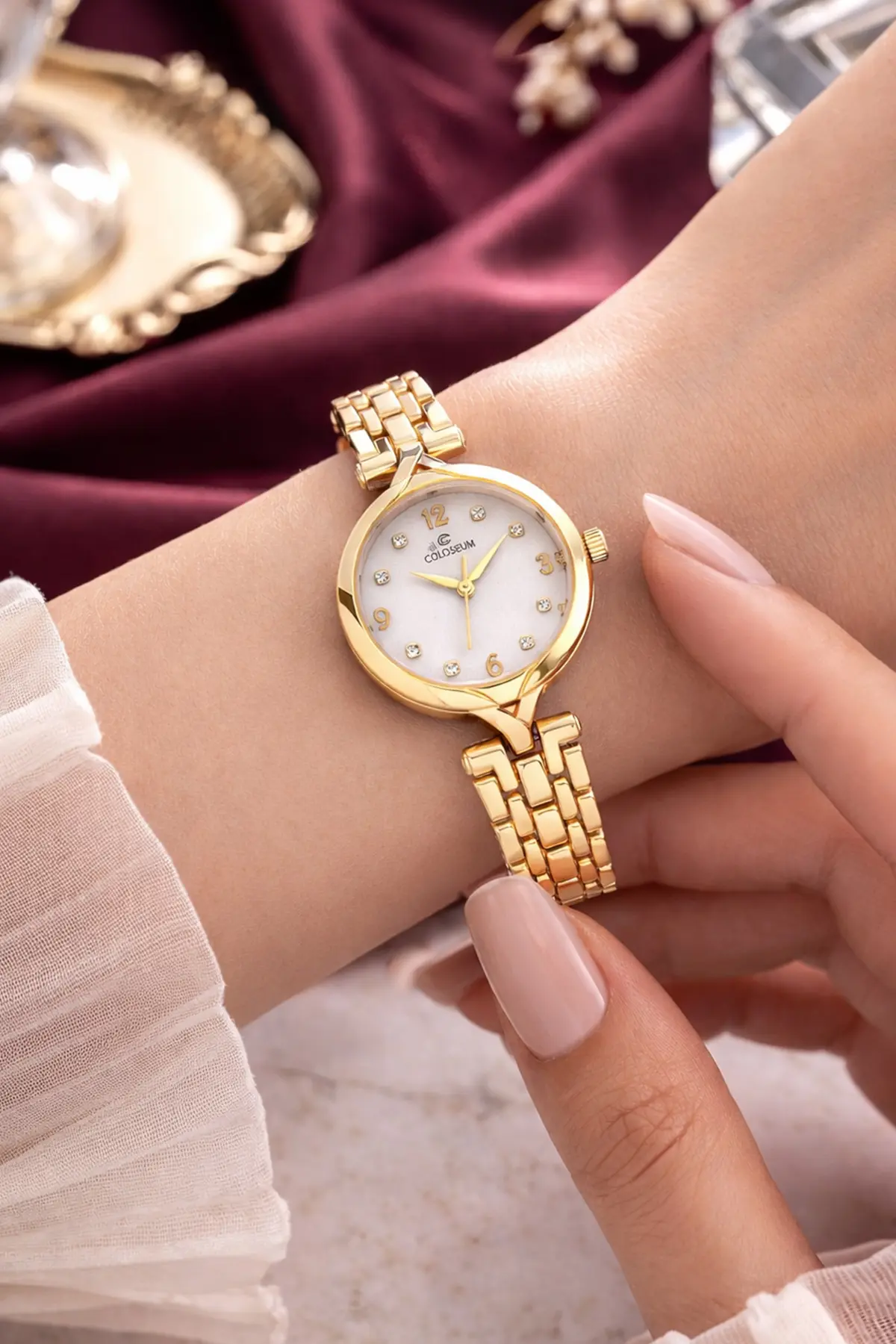 Women's Gold Watch-detail