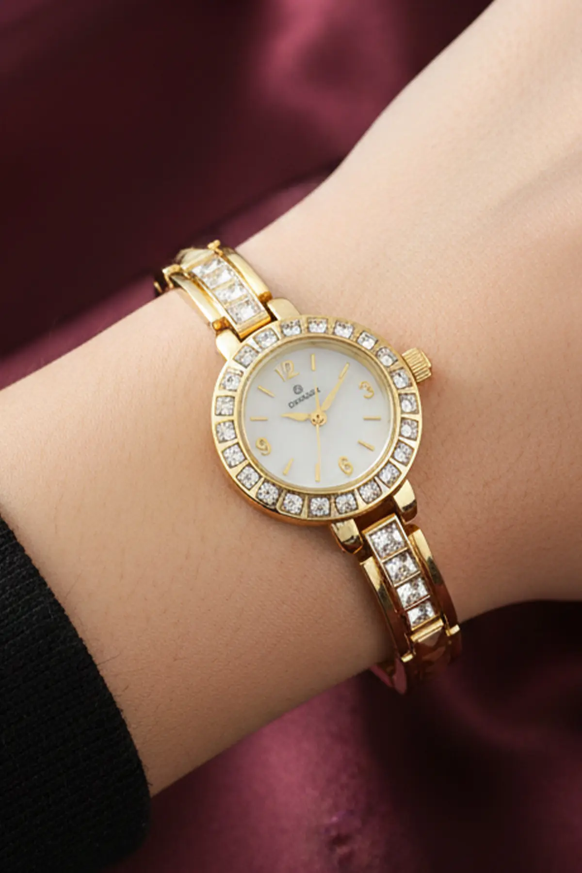 Women's Gold Watch-detail