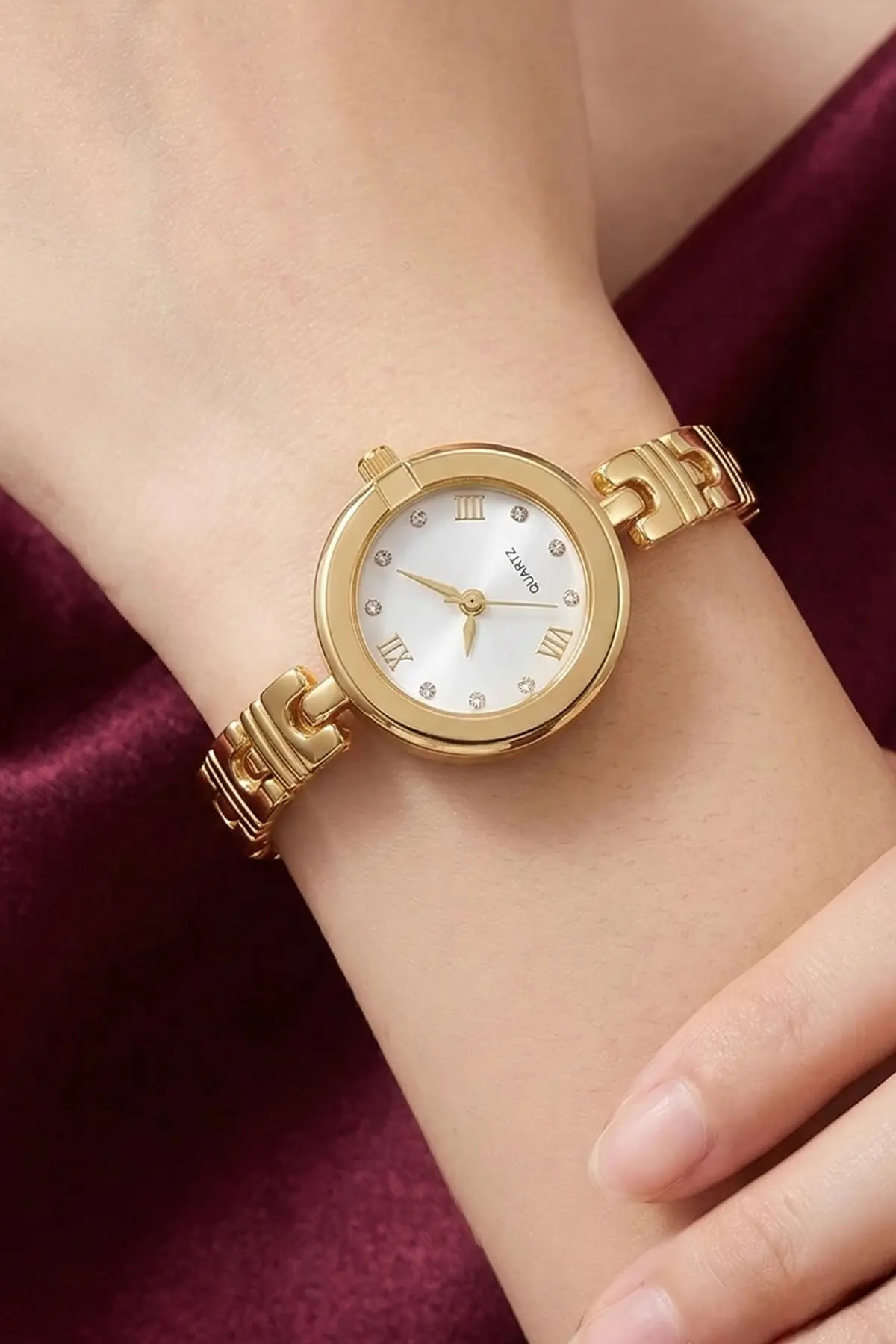 Women's Gold Watch-detail