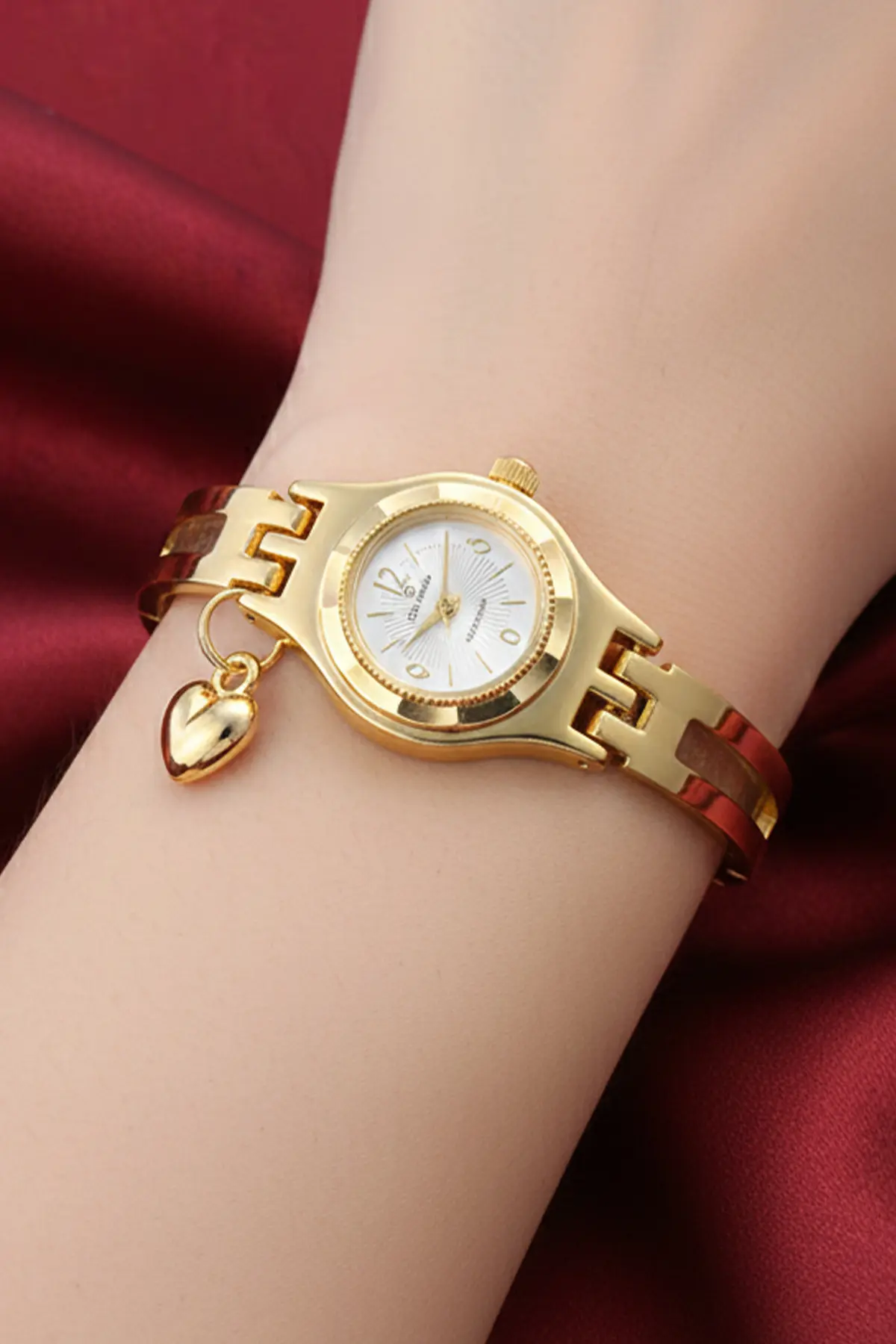 Women's Gold Watch-detail