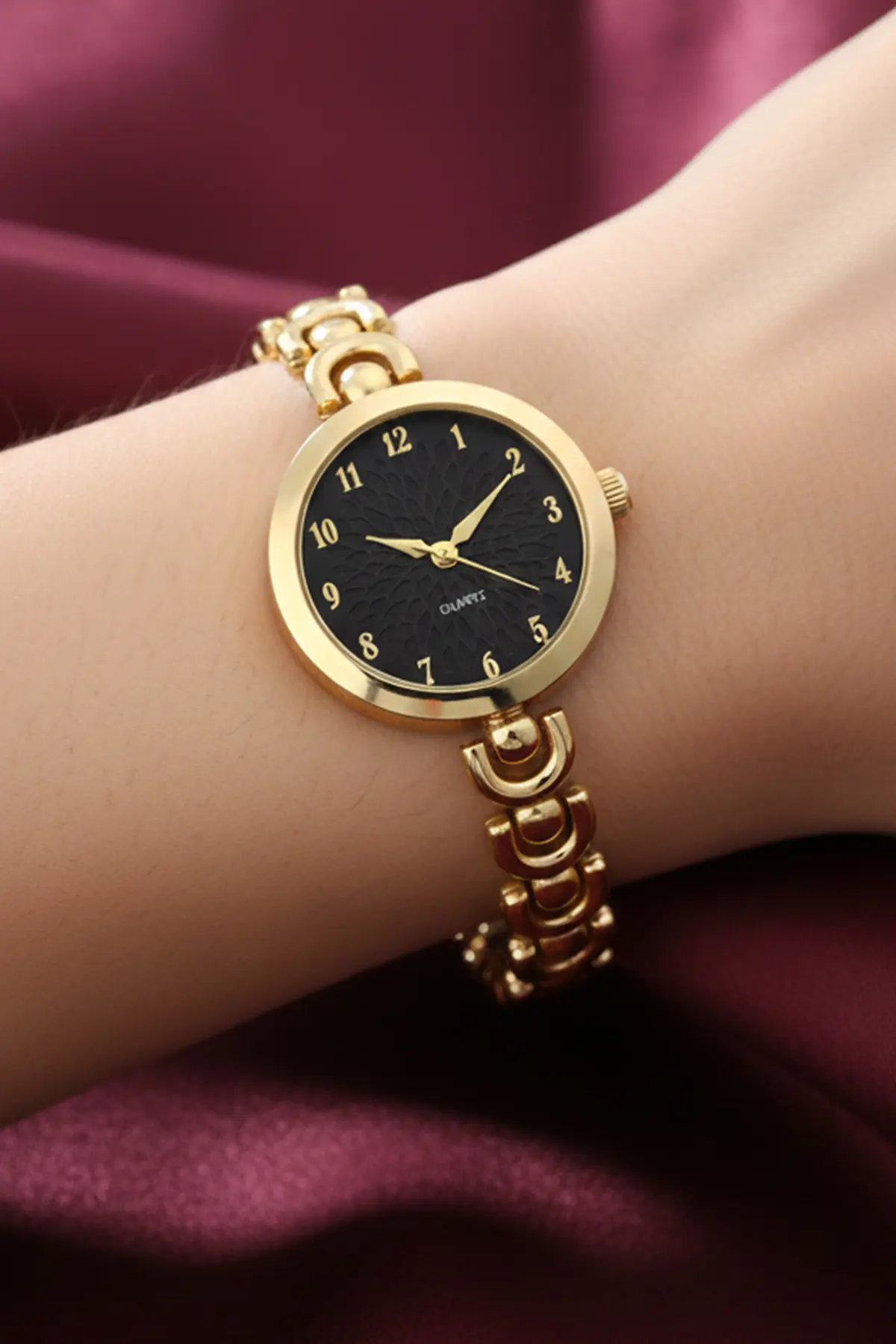 Women's Gold Watch-detail