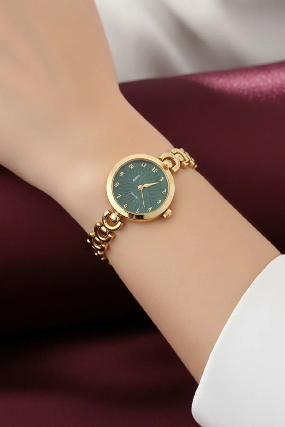 Women's Gold Watch-detail