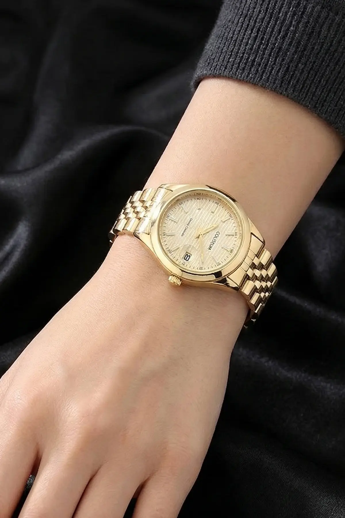 Women's Gold Watch-detail