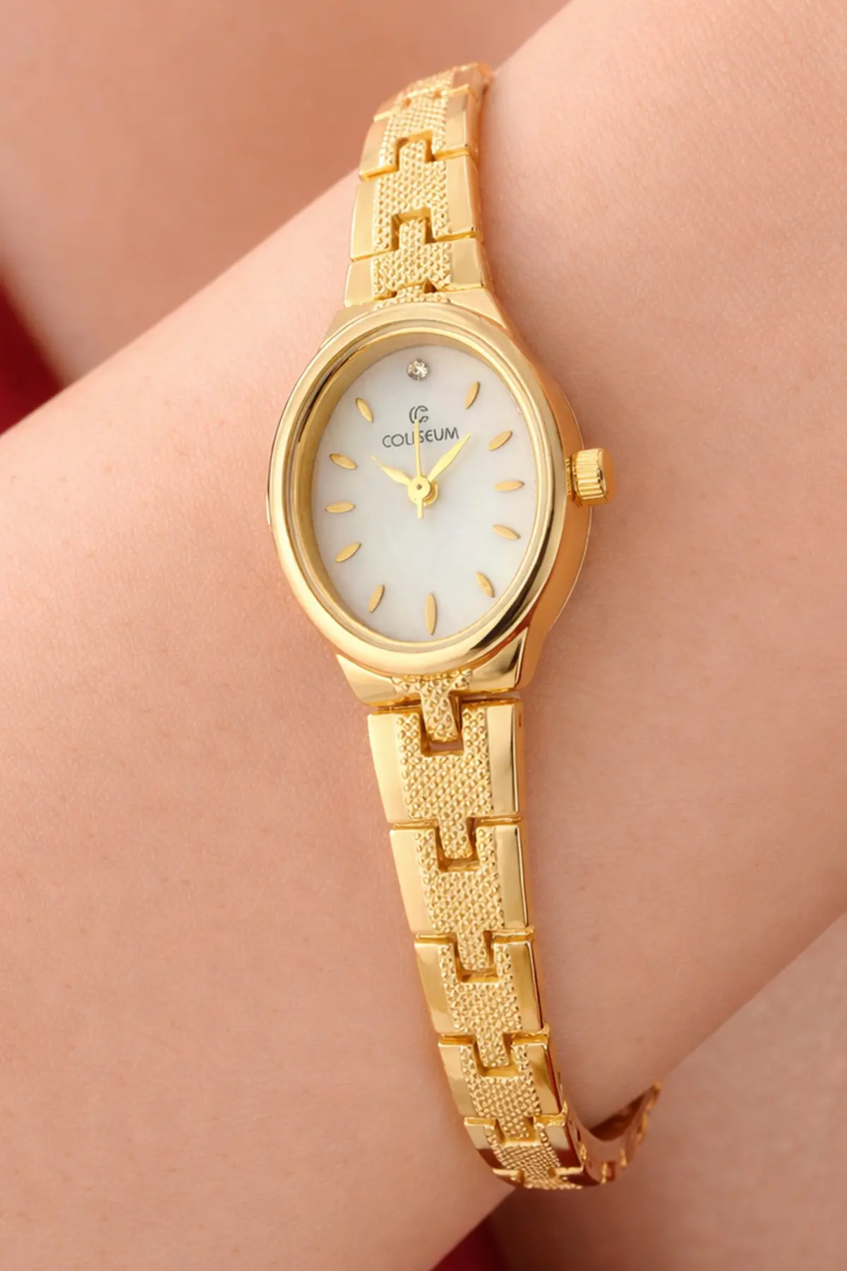 Women's Gold Watch-detail