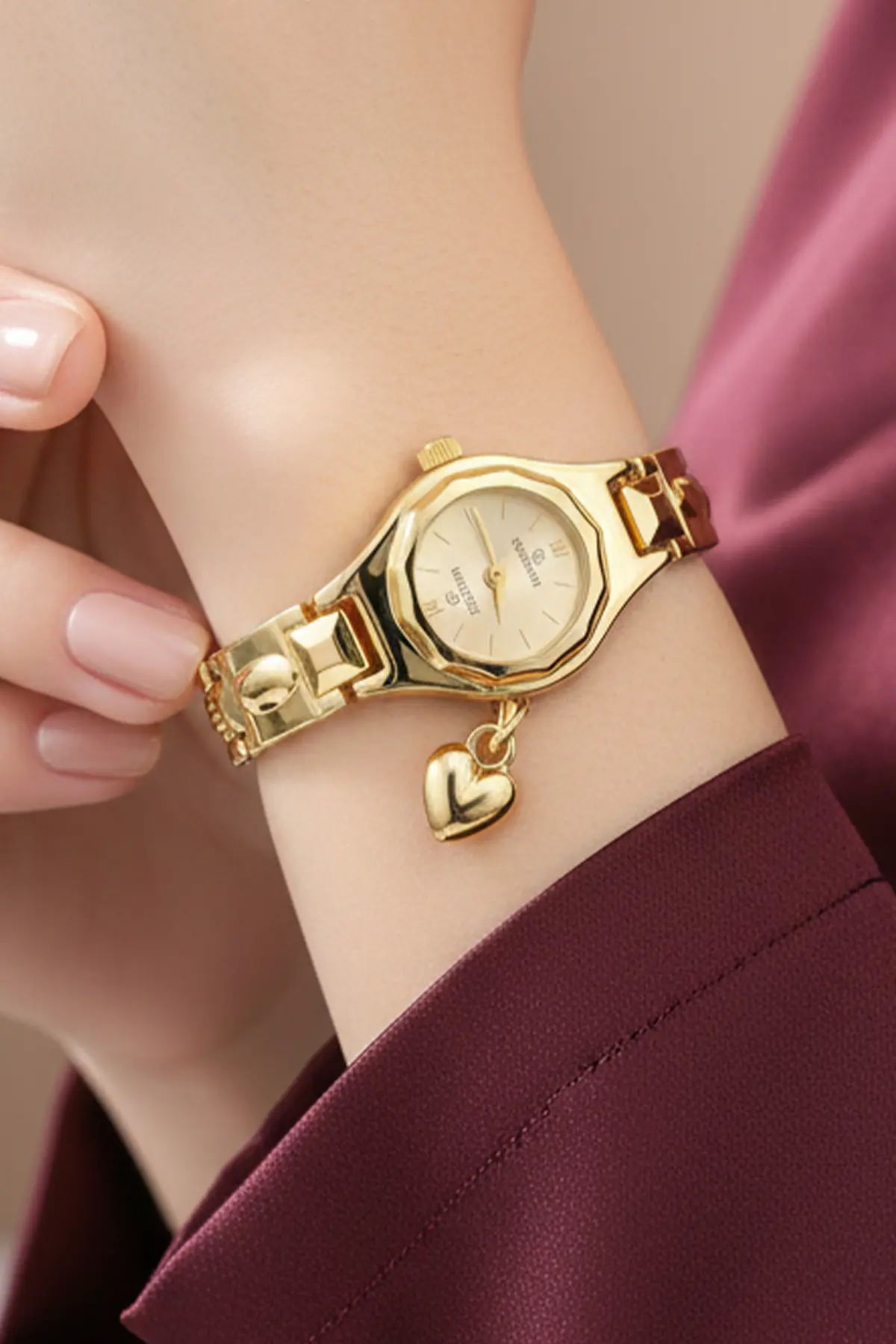 Women's Gold Watch-detail