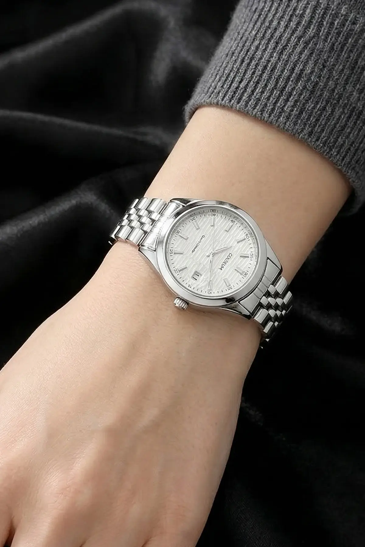 Women's Silver Watch-detail