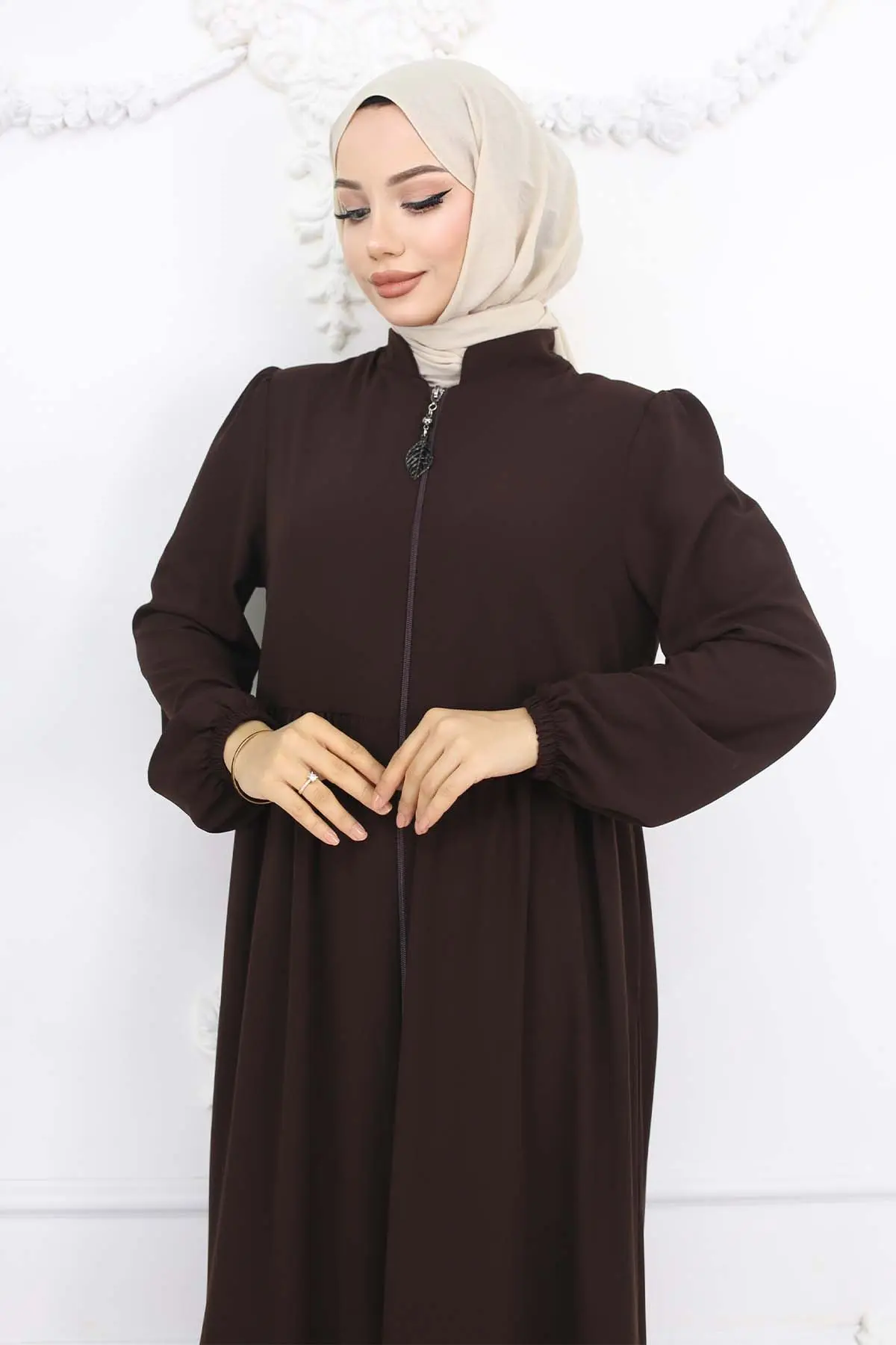 Zippered Abaya With Gathered Detail-detail