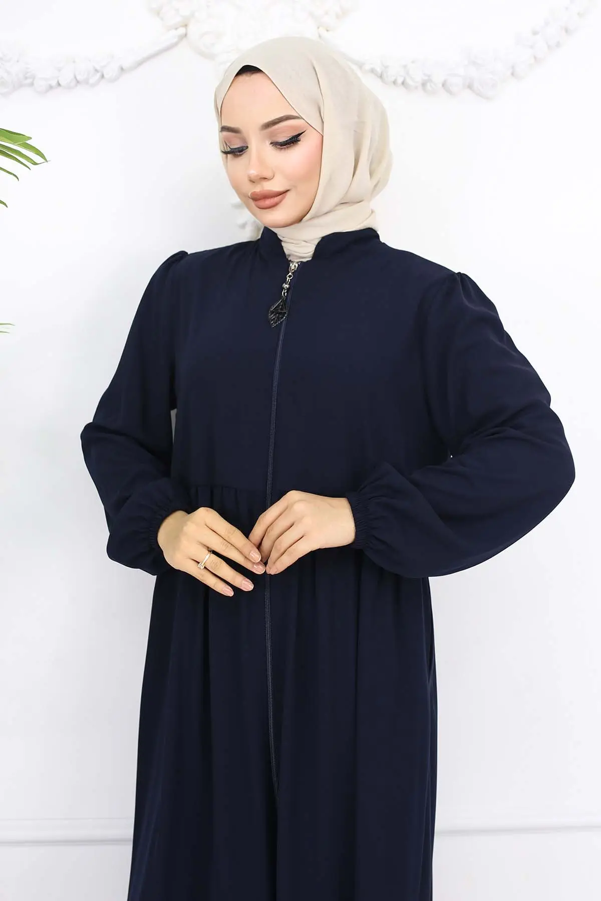 Zippered Abaya With Gathered Detail-detail