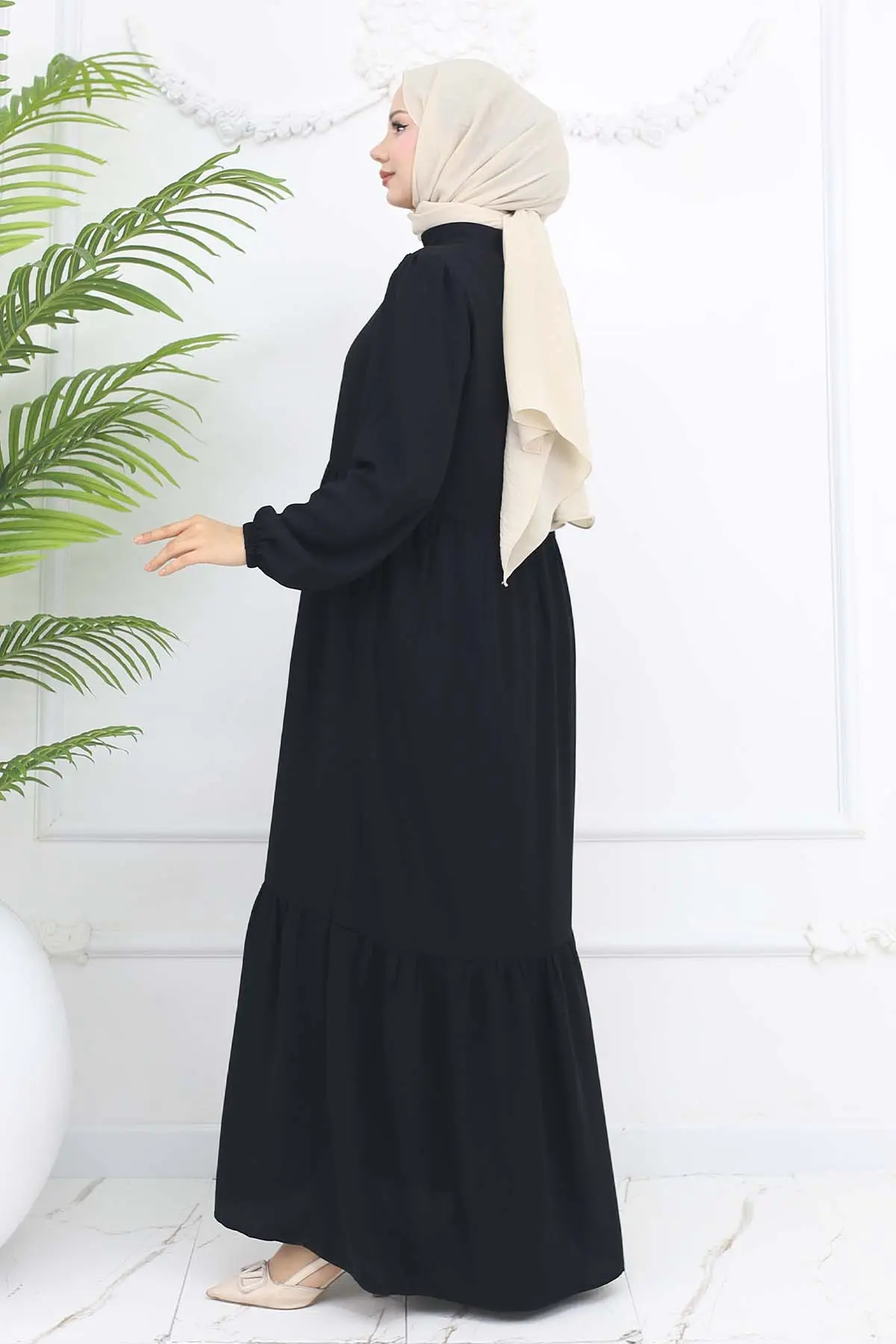 Zippered Abaya With Gathered Detail-detail