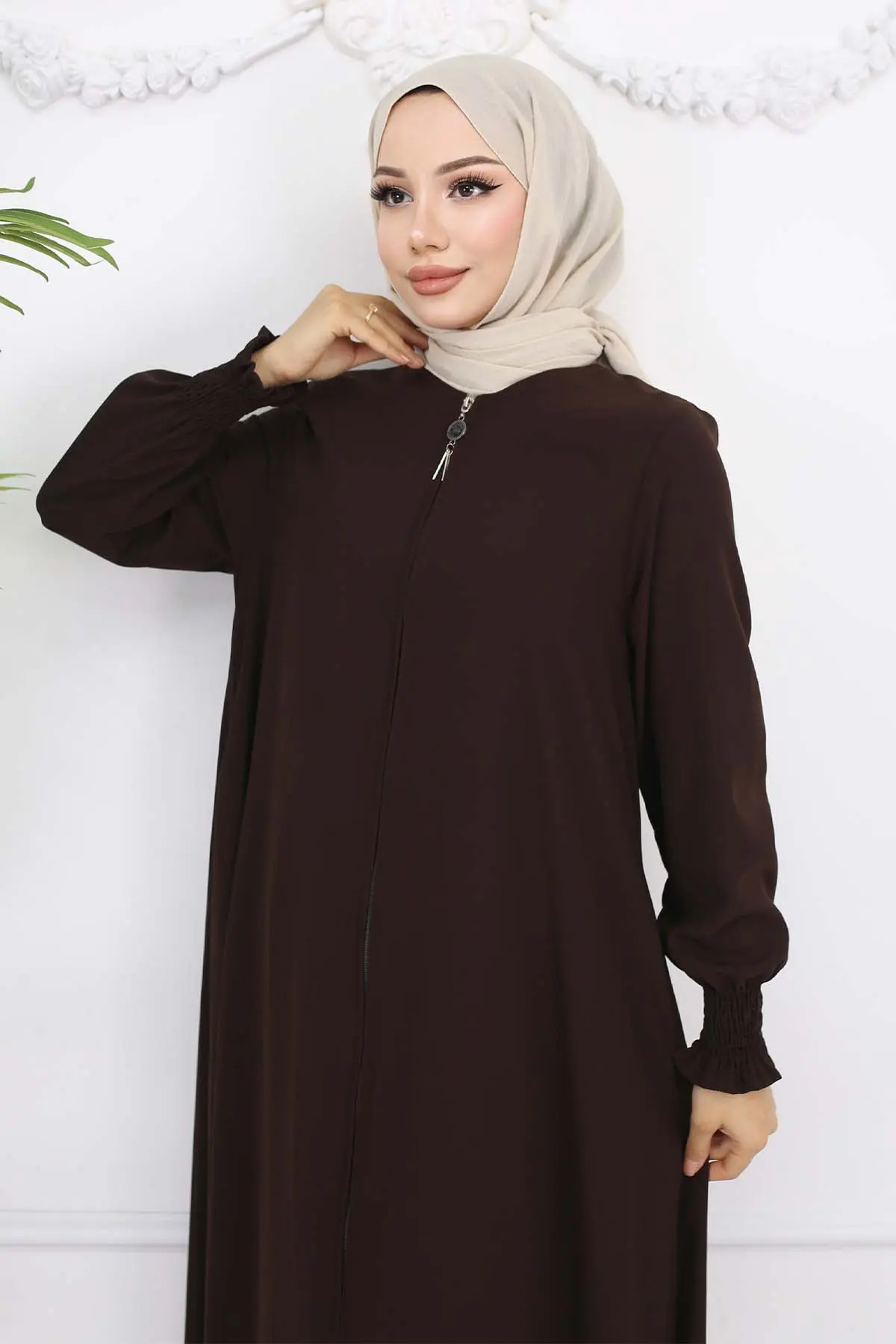 Zippered Abaya With Gipel Sleeves-detail
