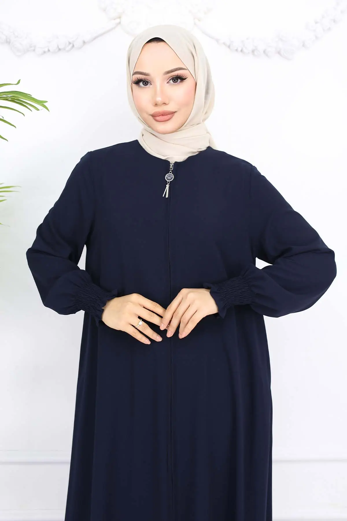 Zippered Abaya With Gipel Sleeves-detail