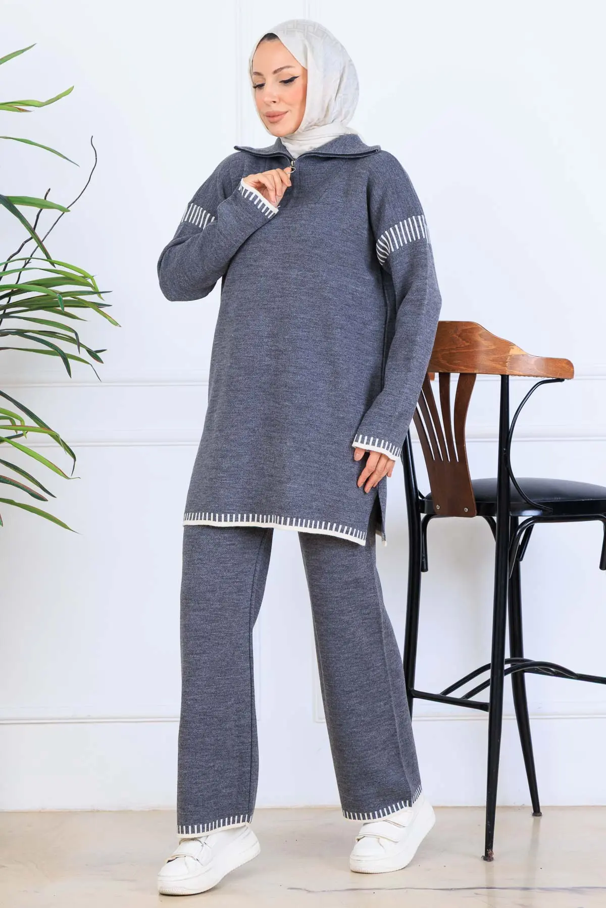 Zippered Collar Stripe Detail Knitwear Suit-detail