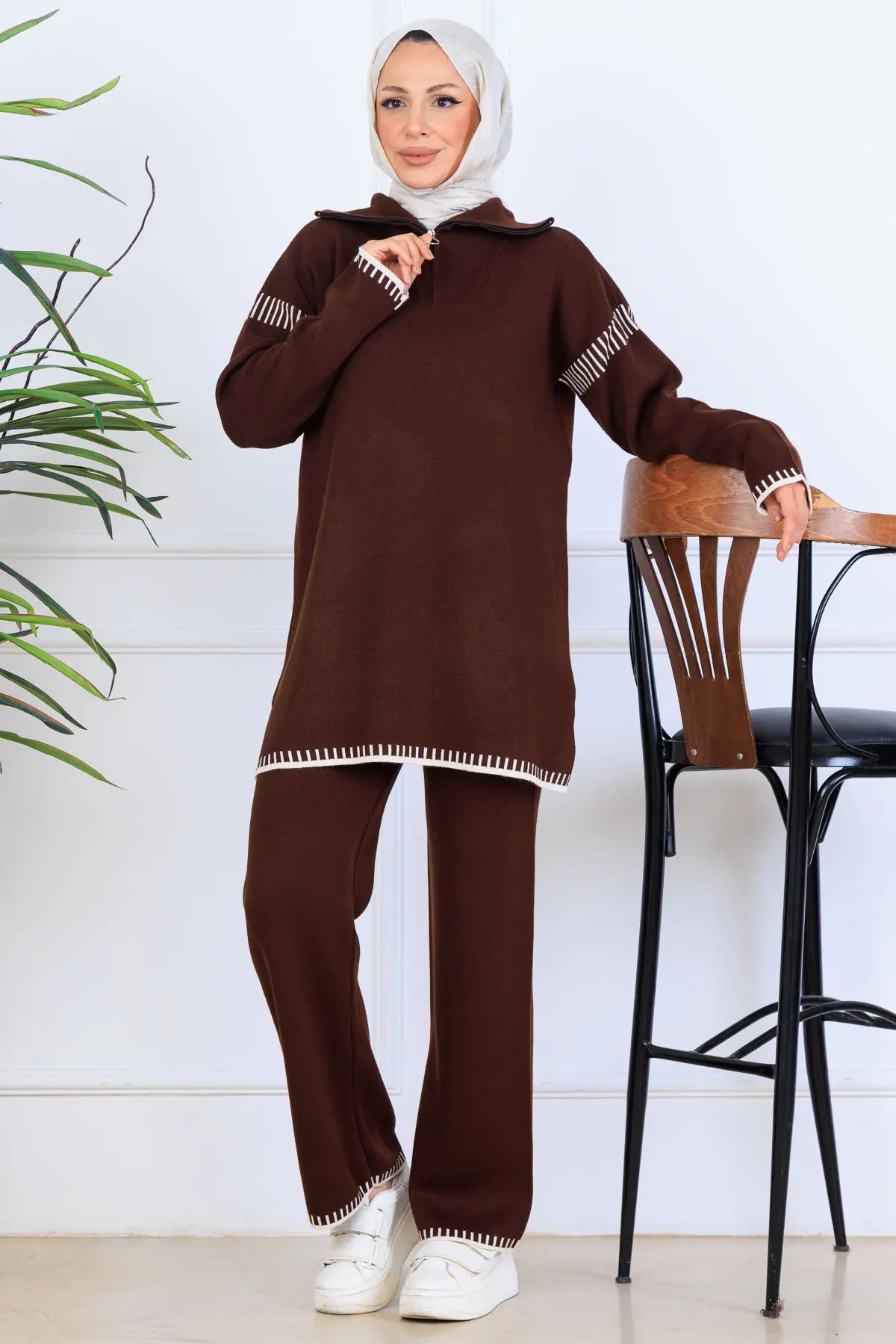 Zippered Collar Stripe Detail Knitwear Suit